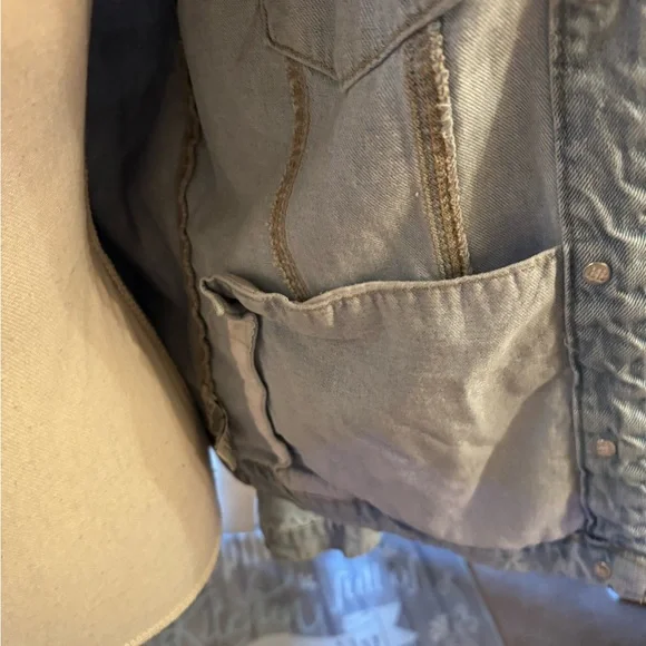 Wax Jeans Women’s Distressed Trucker Jacket - Picture 5 of 9